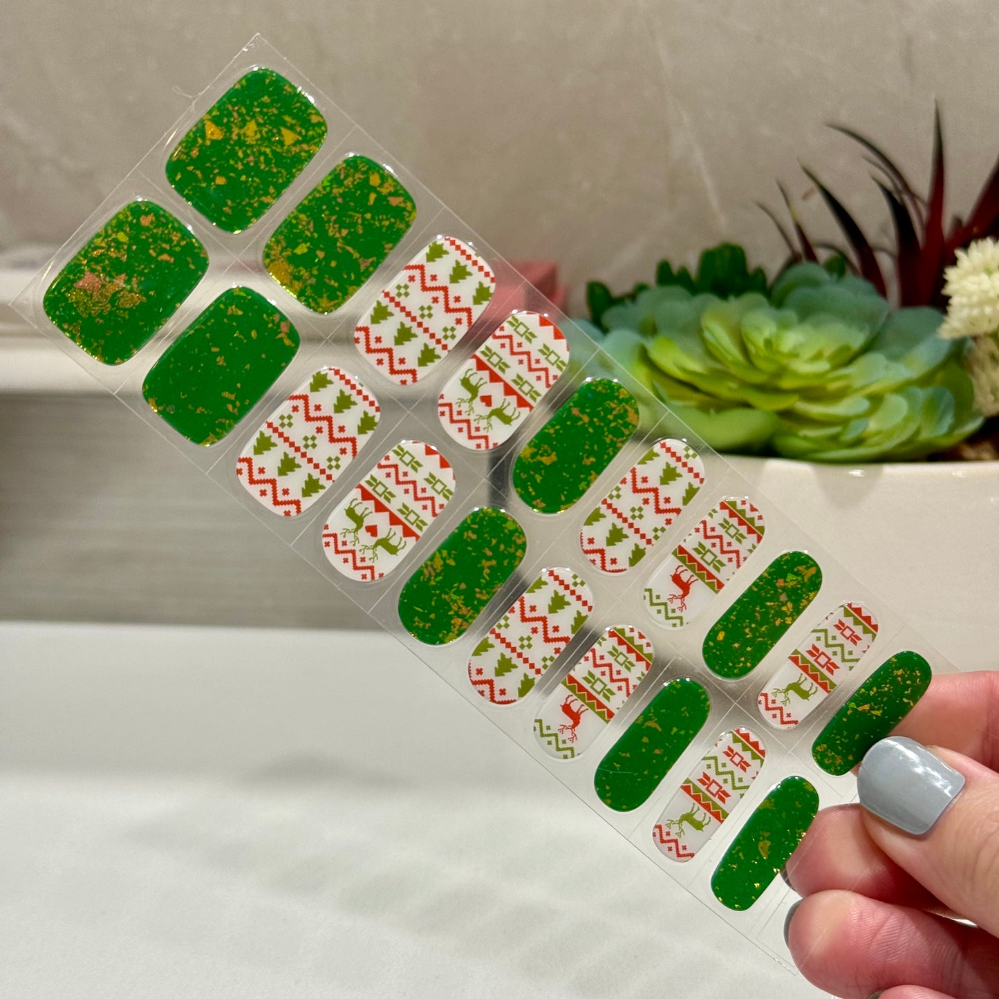 Semicured Gel Nail Polish Kit in ‘Holly Jolly’ - Spirit Fingerz