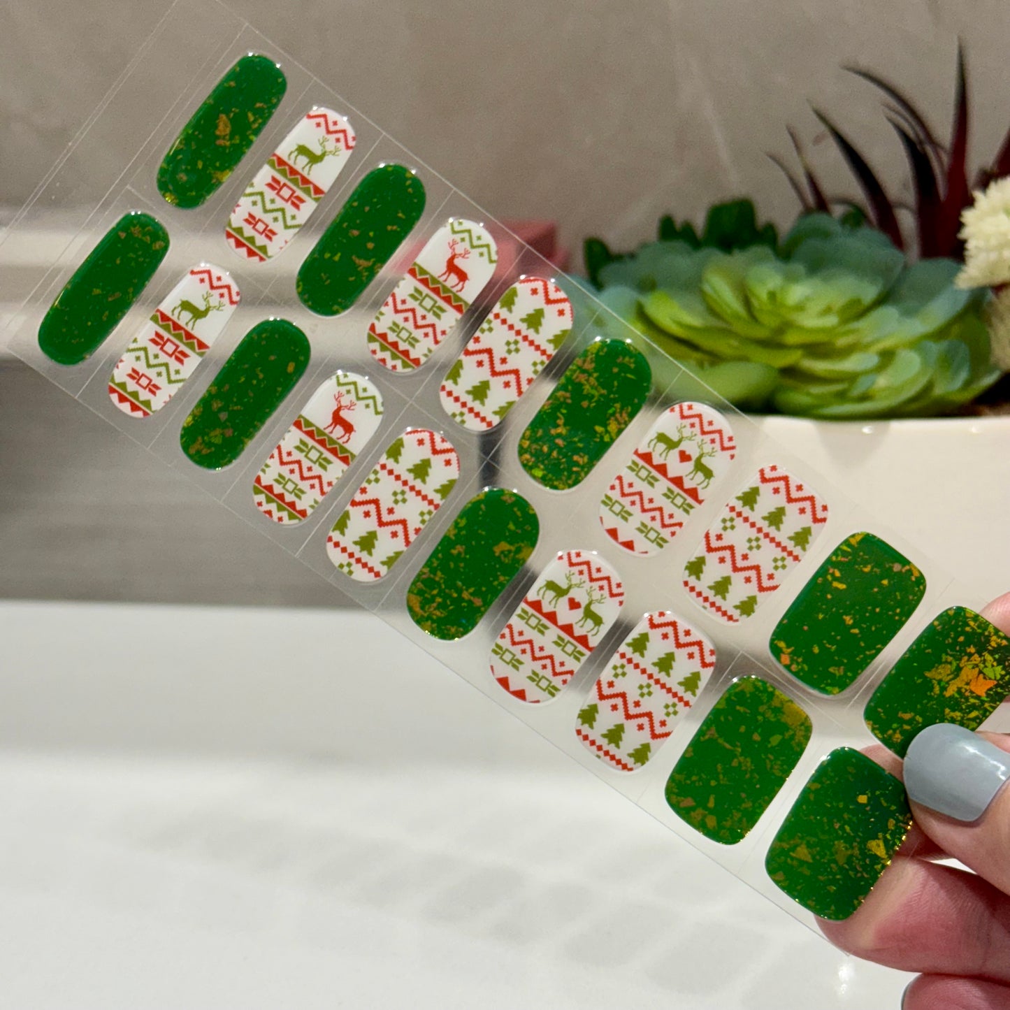Semicured Gel Nail Polish Kit in ‘Holly Jolly’ - Spirit Fingerz